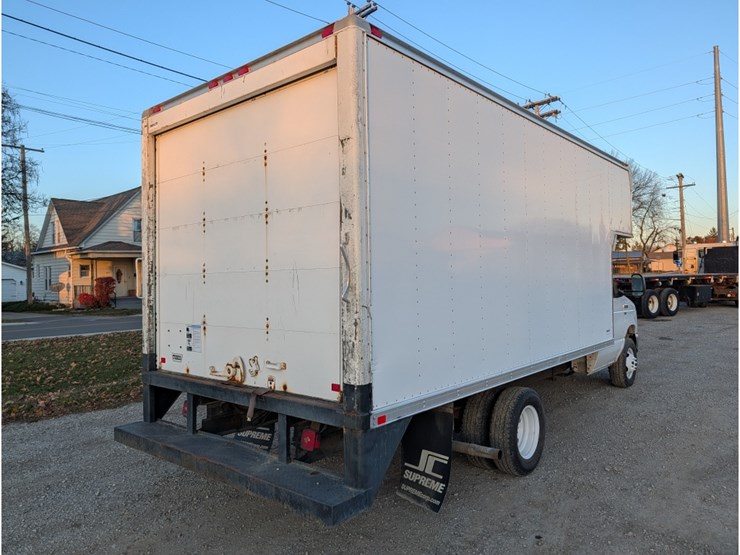 2009-ford-e350-image-9