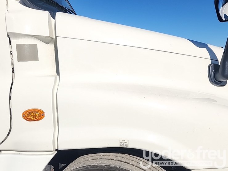 2018-freightliner-cascadia-125-image-35