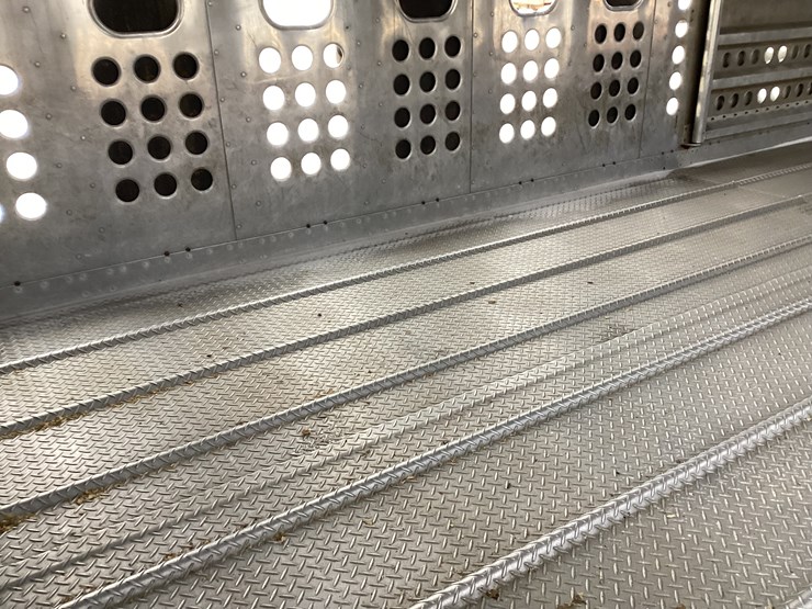 #4675-•-2014-merrit-cattle-trailer-image-7