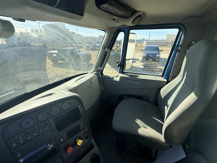 2017-international-prostar-image-73