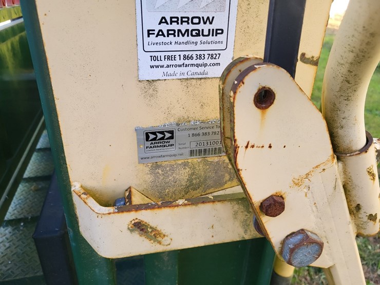 arrow-farmquip-8400-q-catch-cattle-squeeze-chute-w/alley-way---like-new-image-35