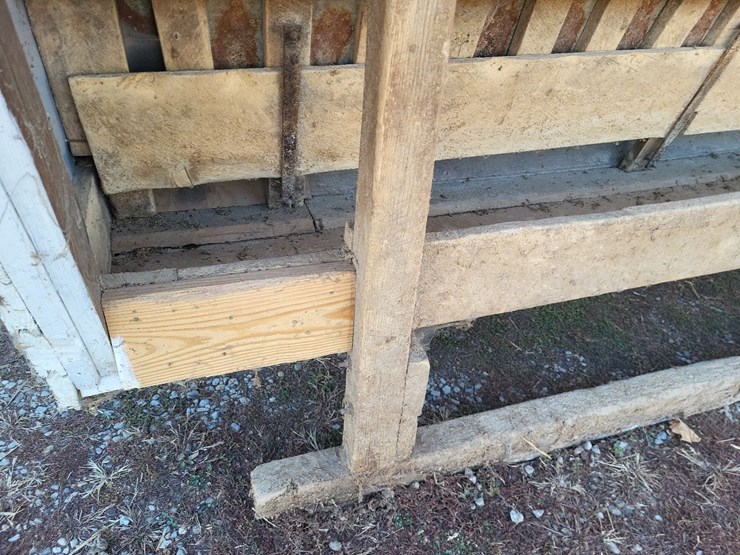 wood-cattle-feeder-w/skids-image-13