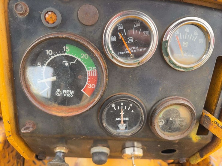 1976-deere-450c-image-33