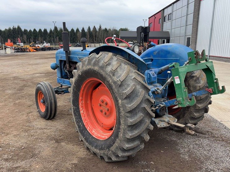 ford-tractor-image-4