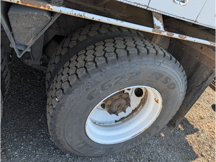 freightliner-108sd-image-18