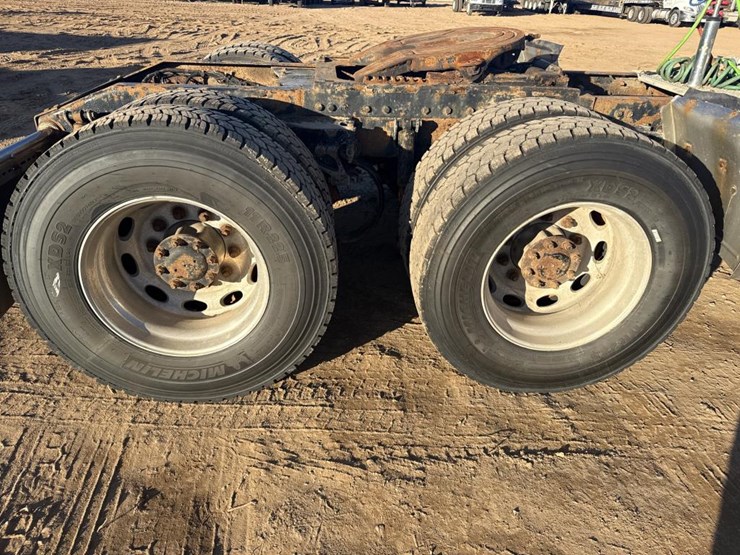 2008-peterbilt-388-image-56