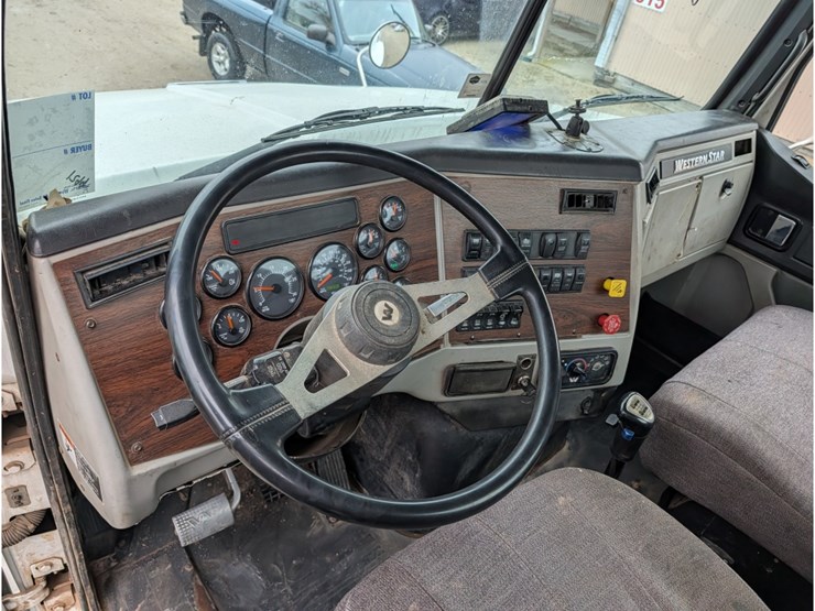 western-star-4700sb-image-26