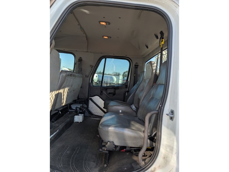 freightliner-108sd-image-27