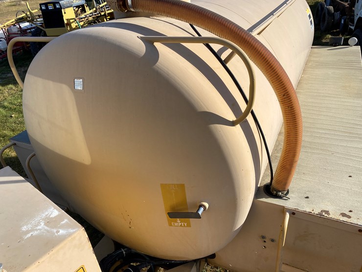 #1300-•-ag-gator-2004-injector-applicator-(colfax,-wi)-image-23