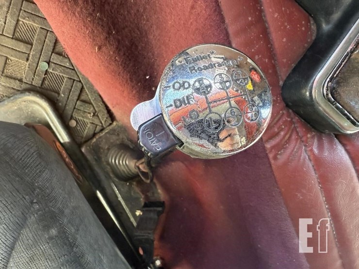 1985-peterbilt-362-image-26