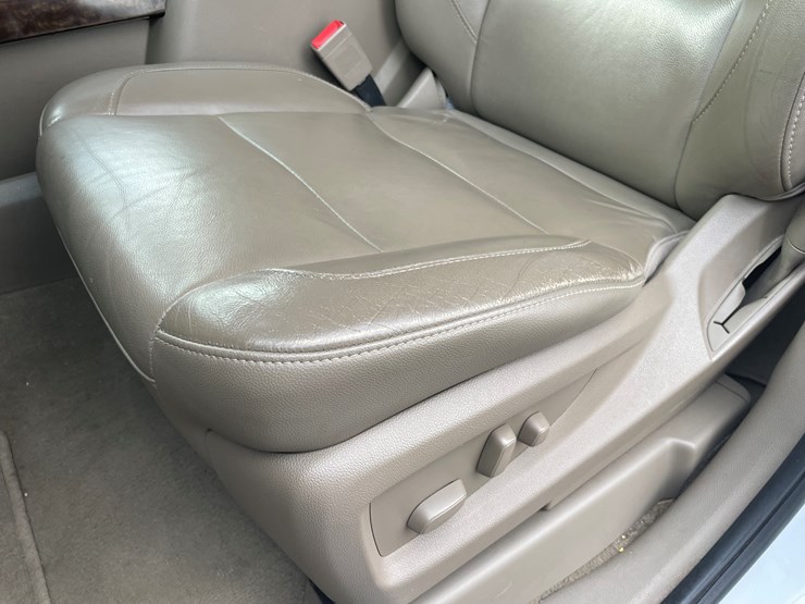 2019-chevrolet-suburban-image-36