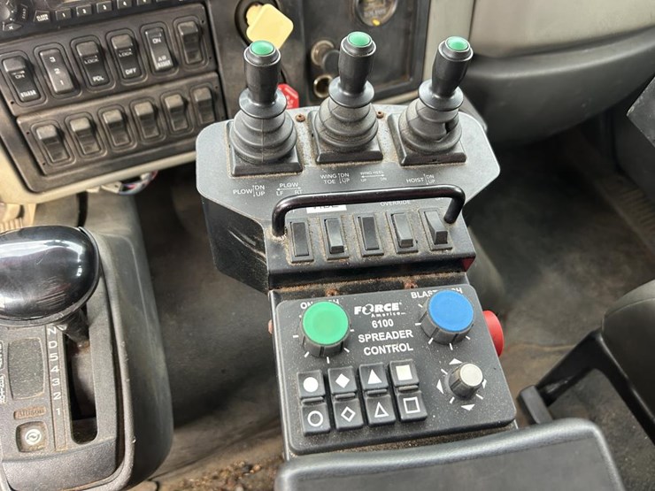 #1673-•-2002-international-workstar-tri-axle-dump-truck-image-56