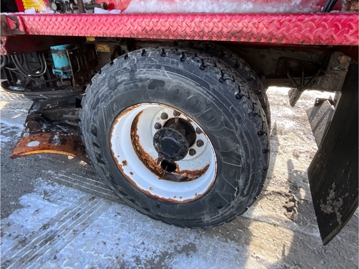 international-7400-image-14