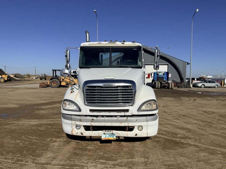 2007-freightliner-columbia-120-image-6