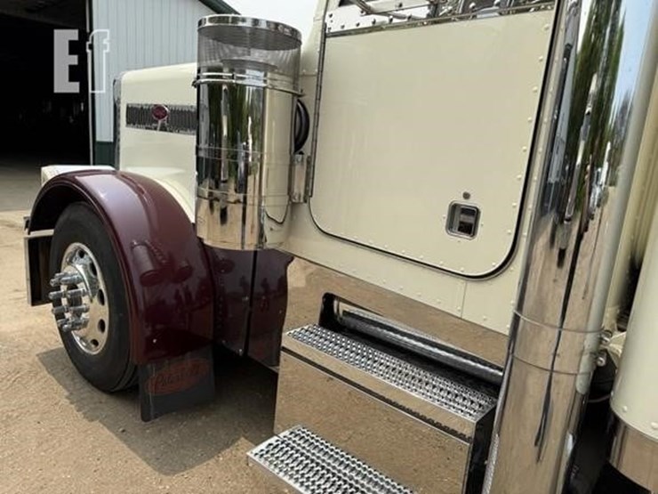 2002-peterbilt-379-image-13