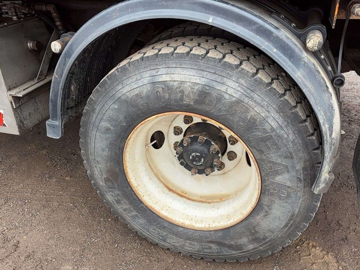 2004-international-7400-image-5