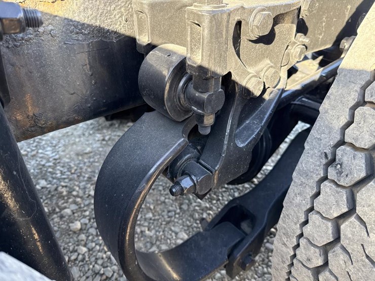 2012-peterbilt-389-image-53