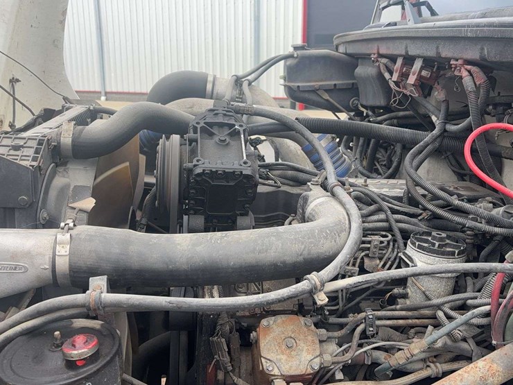 1999-freightliner-fl70-image-28