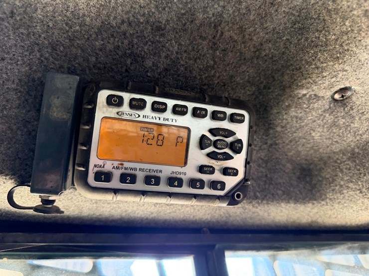 2015-gehl-v270-image-27