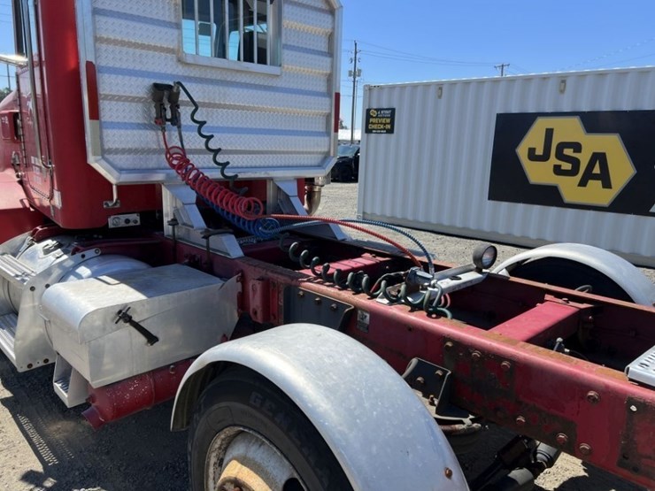 1997-peterbilt-567-image-19