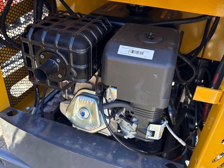 new-cfg-industrial-co-mini-excavator-model-mx12rx-image-4