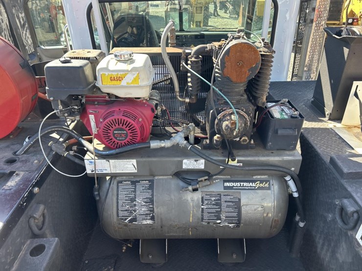 2017-peterbilt-337-image-53