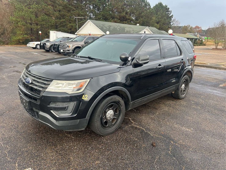 2017-ford-explorer-image-1