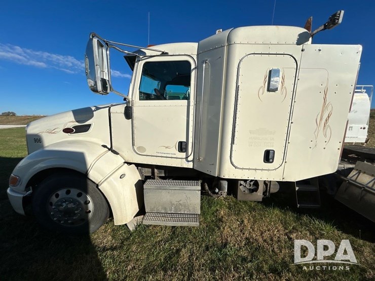 2010-peterbilt-386-image-5