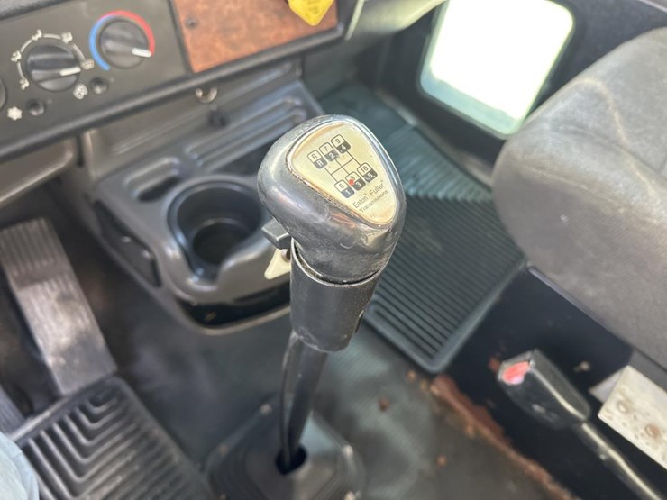 2005-kenworth-t800-image-65