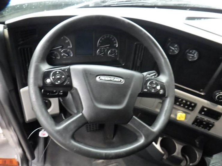 freightliner-cascadia-126-image-23