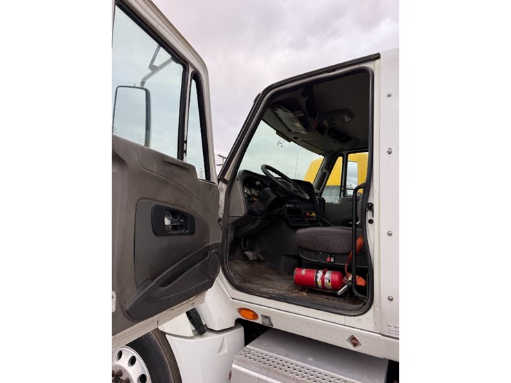 2014-international-prostar-image-17