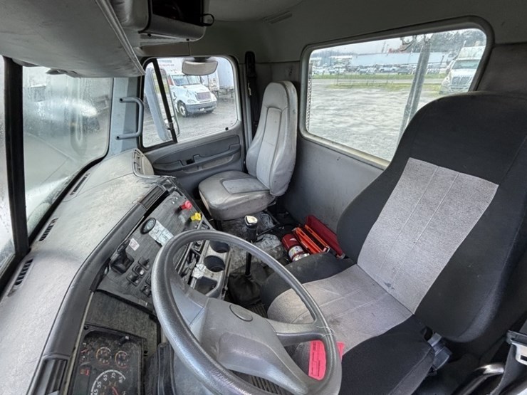 freightliner-s/a-truck-tractor-image-21