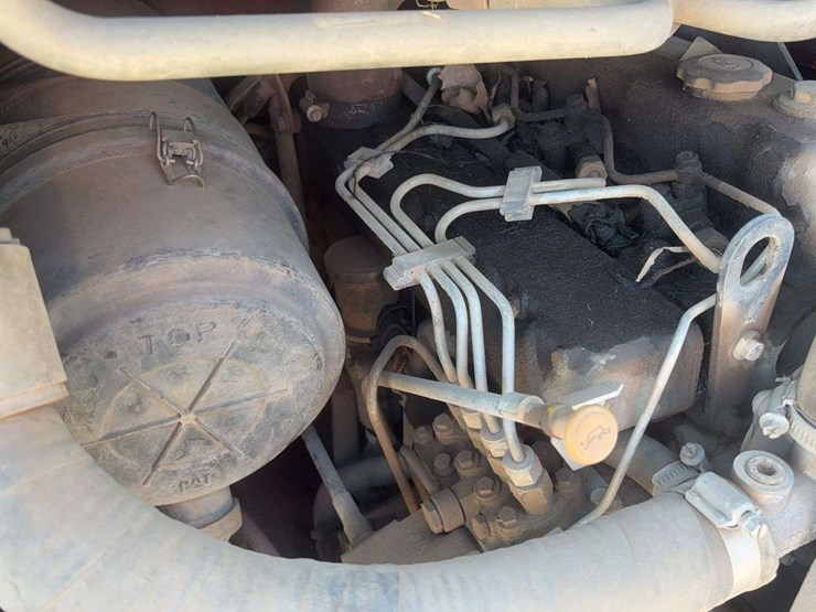 caterpillar-246-image-12