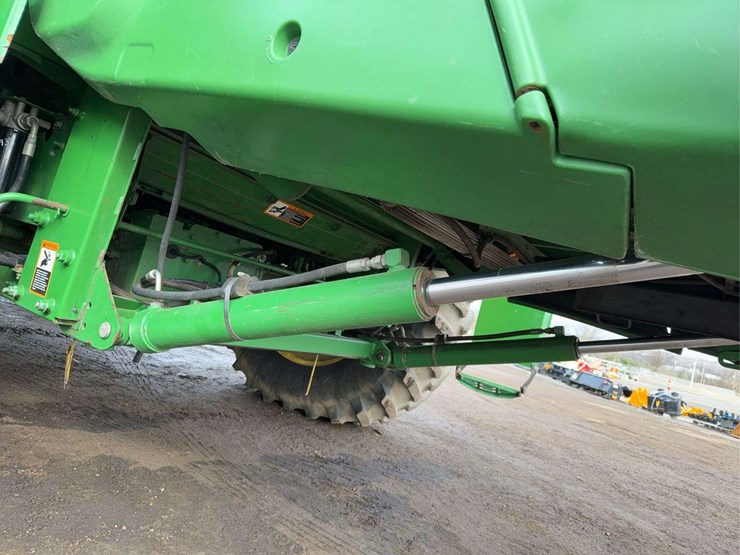 2013-john-deere-s670-image-75