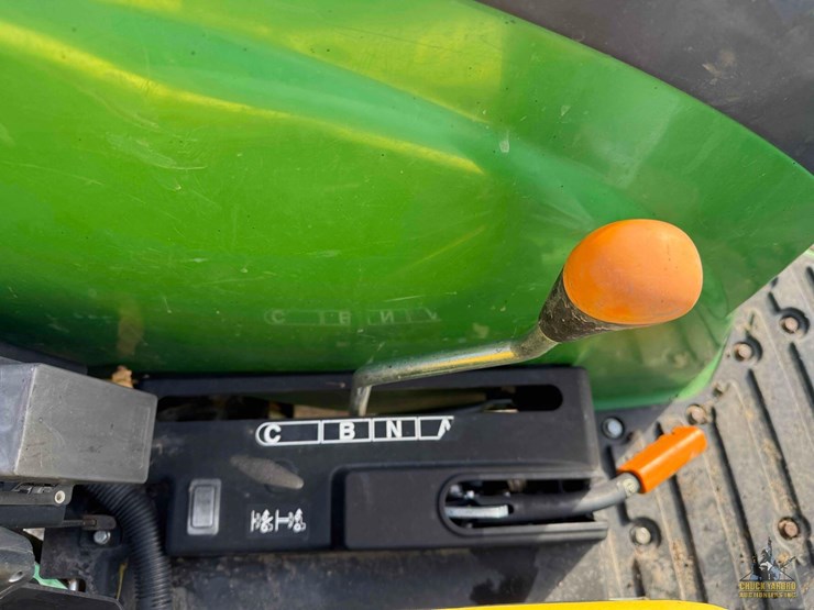 john-deere-4044m-image-17