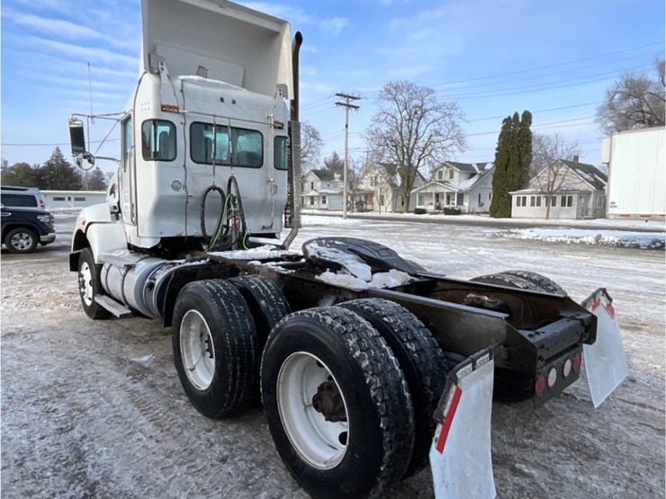 2014-kenworth-t440-image-12