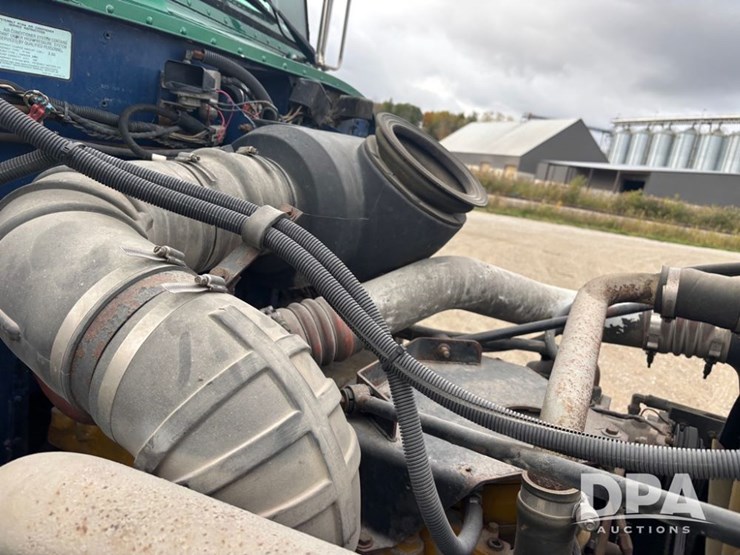 peterbilt-385-image-33