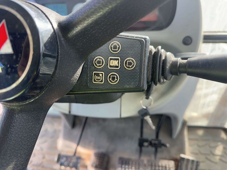 2005-massey-ferguson-6465-image-35