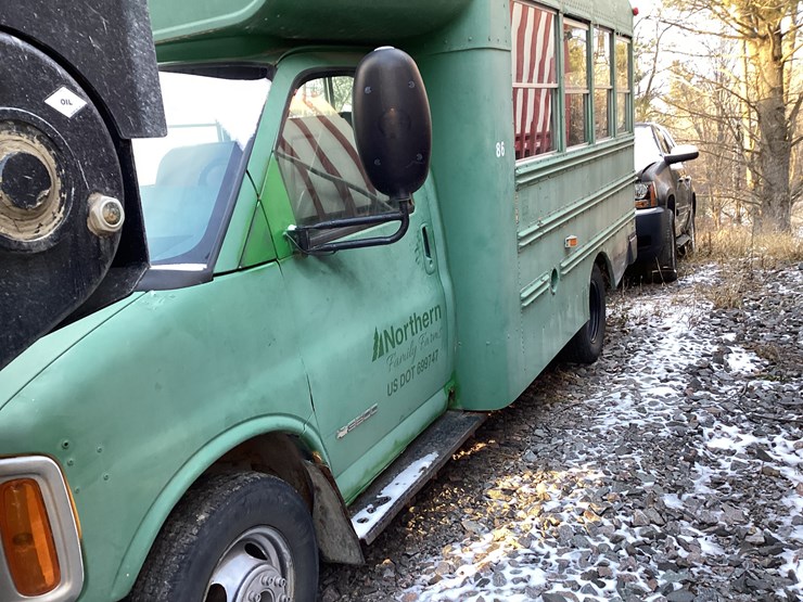 #4676-•-chevrolet-bus-image-2