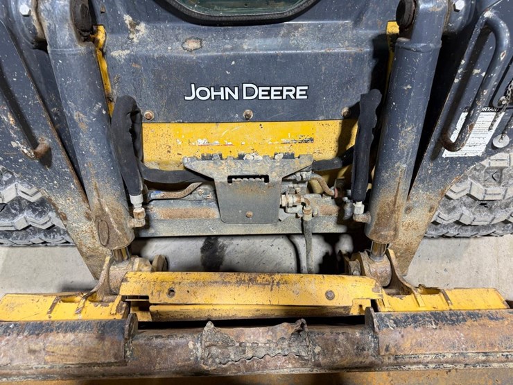 2021-deere-317g-image-10