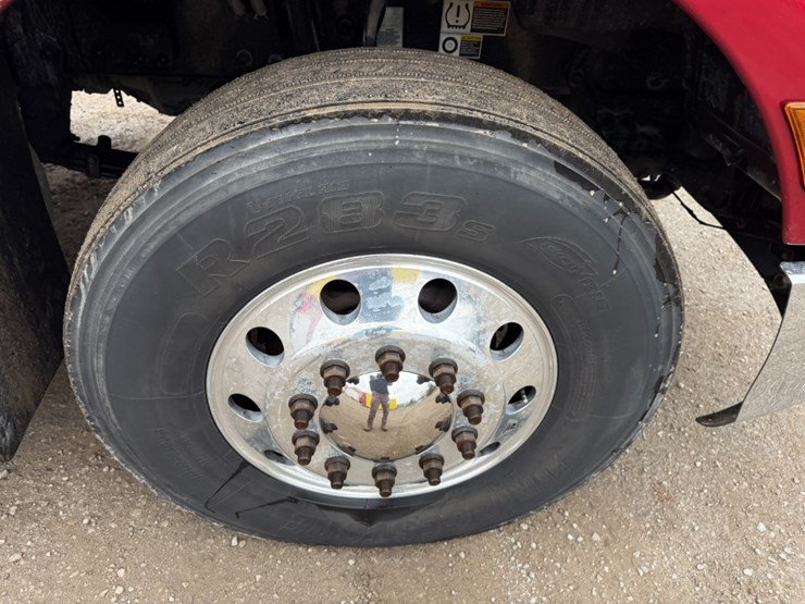 2020-peterbilt-579-image-18