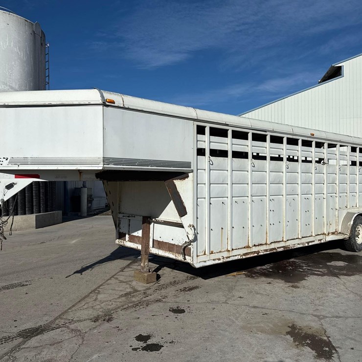 2003 American FD-221 Stock Trailer