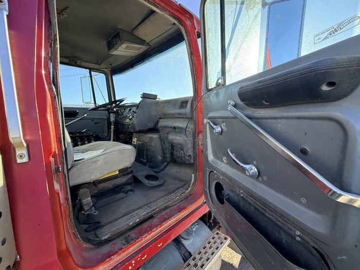 ford-ltl9000-image-36