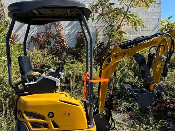 new-cfg-industrial-co-mini-excavator-model-qk18r-image-1