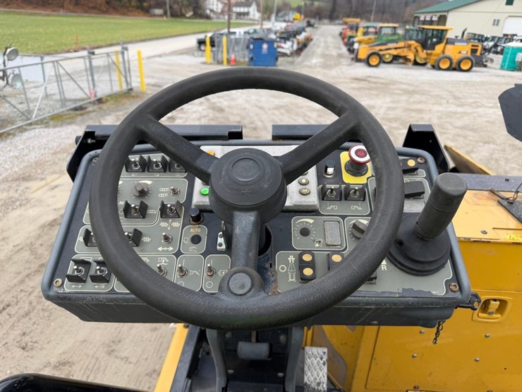 2015-caterpillar-ap-555e-image-19