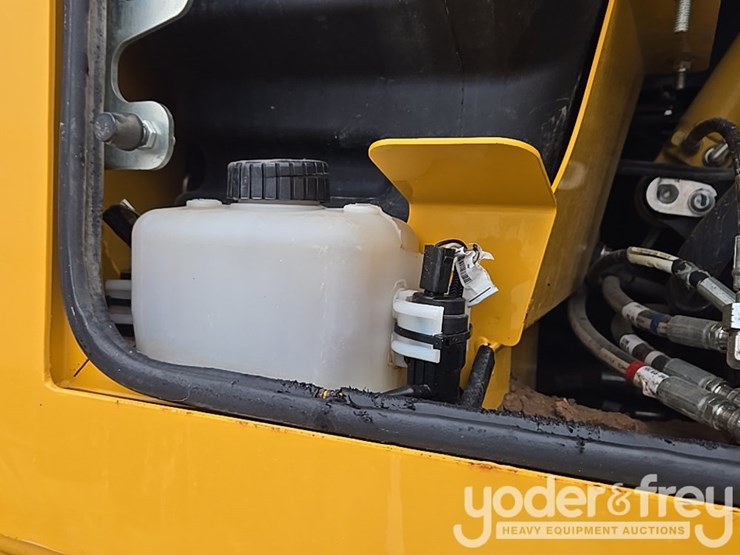 2019-deere-850l-lgp-image-89