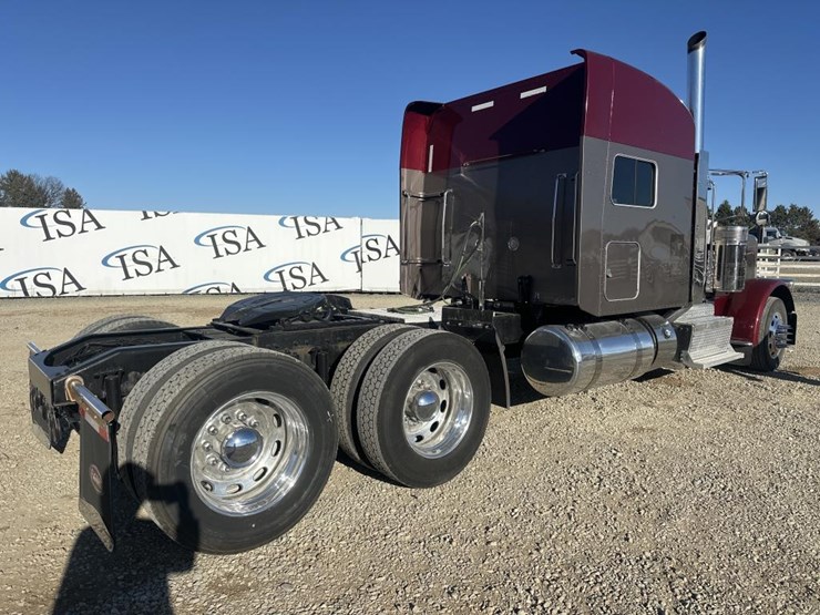 2012-peterbilt-389-image-5