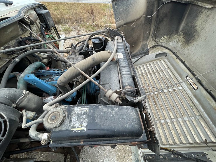 international-4900-image-83