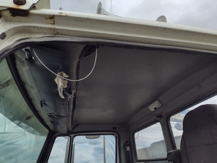 freightliner-fl60-image-14