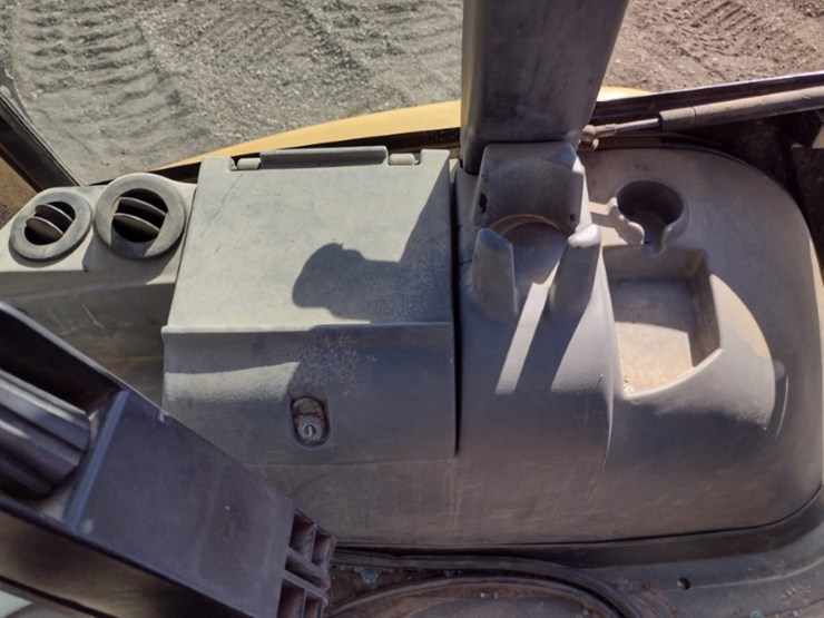 caterpillar-420d-image-15